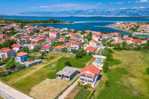 Apartmen with swimming pool Nikola